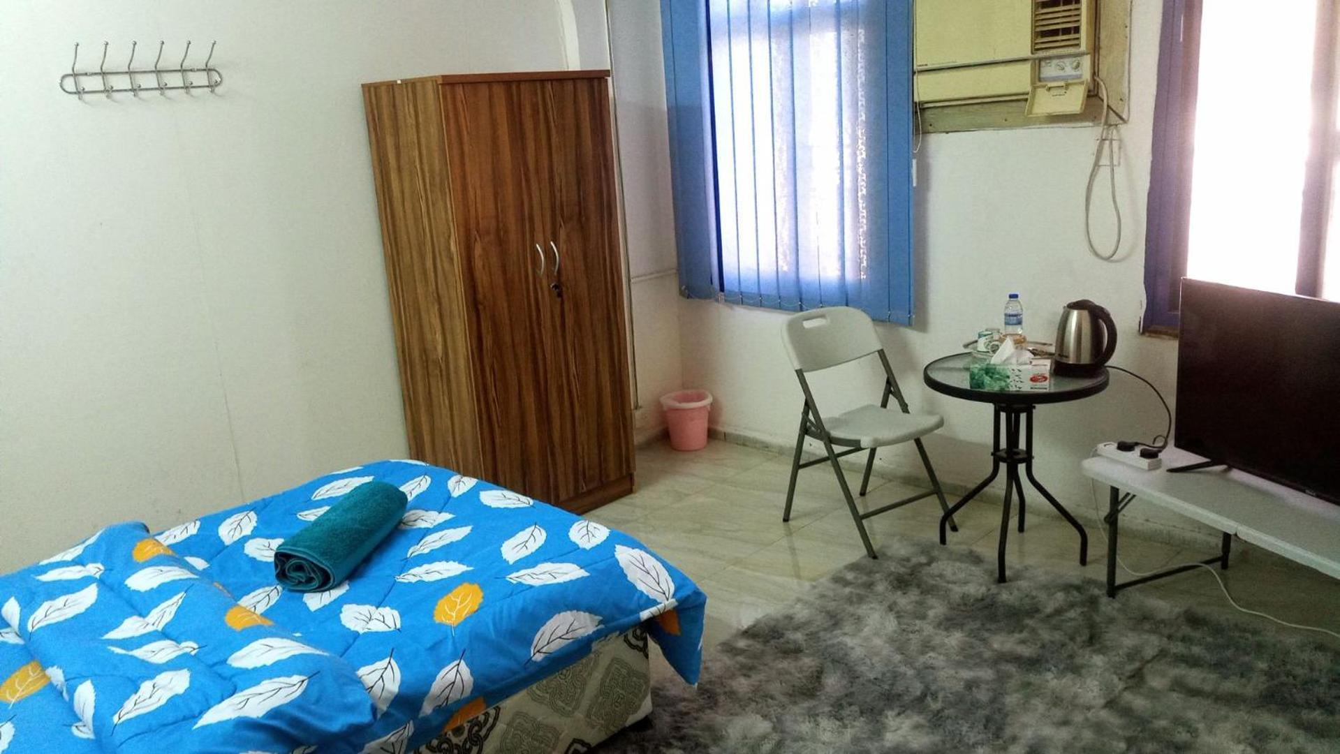 Salem House Hostel *