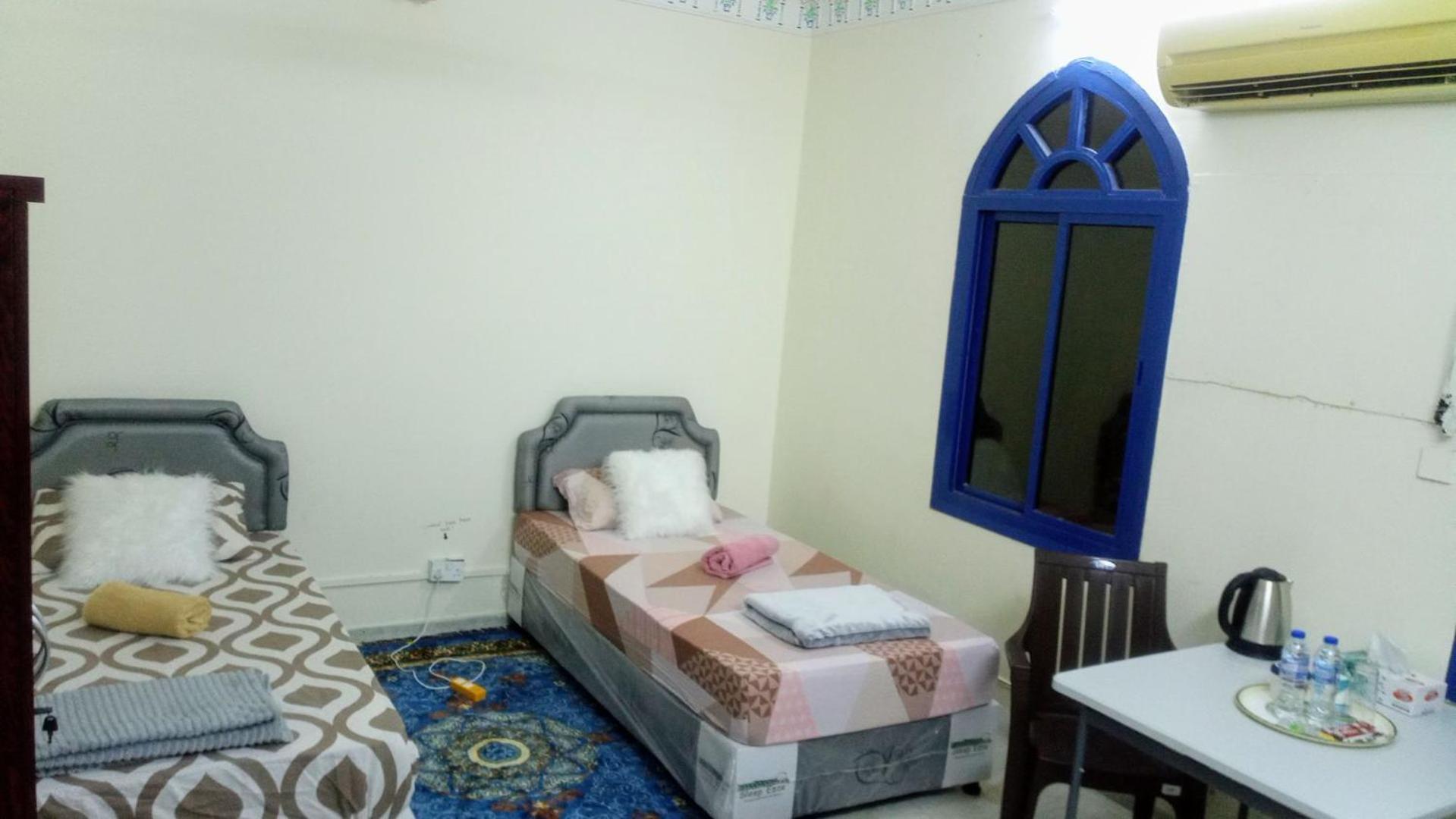 Salem House Hostel *